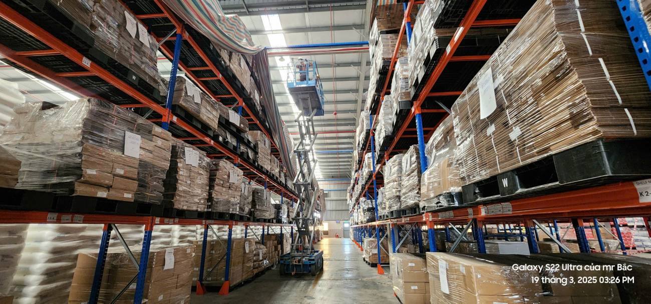 Nên Tự Vệ Sinh Hay Thuê Dịch Vụ Vệ Sinh Nhà Xưởng Chuyên Nghiệp?